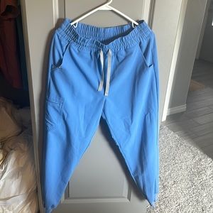 Figs high waisted jogger pants!